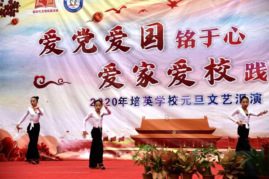 意媒：罗马冬季希望引进一名左边后卫，有意安吉利诺&米切尔巴克